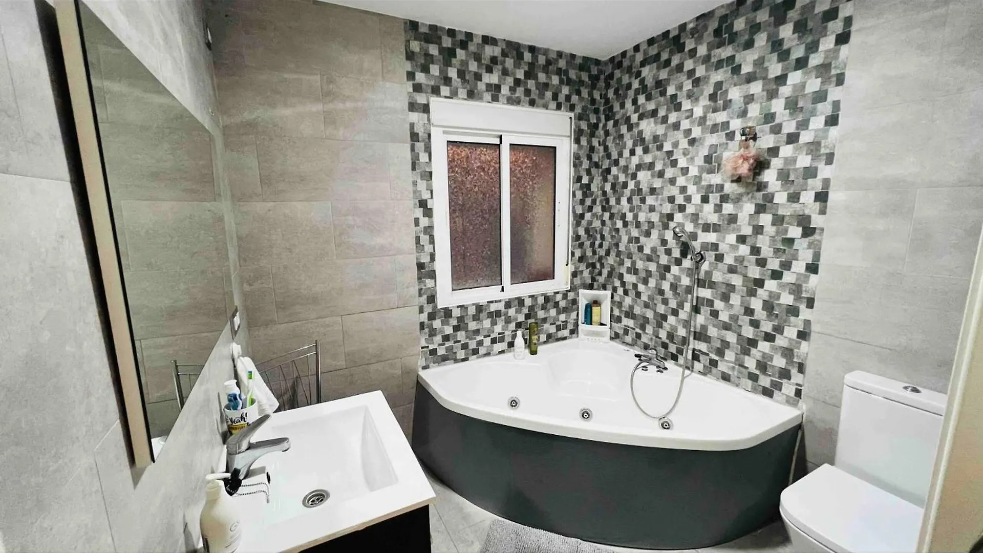 Habitacion Comoda Seville Homestay